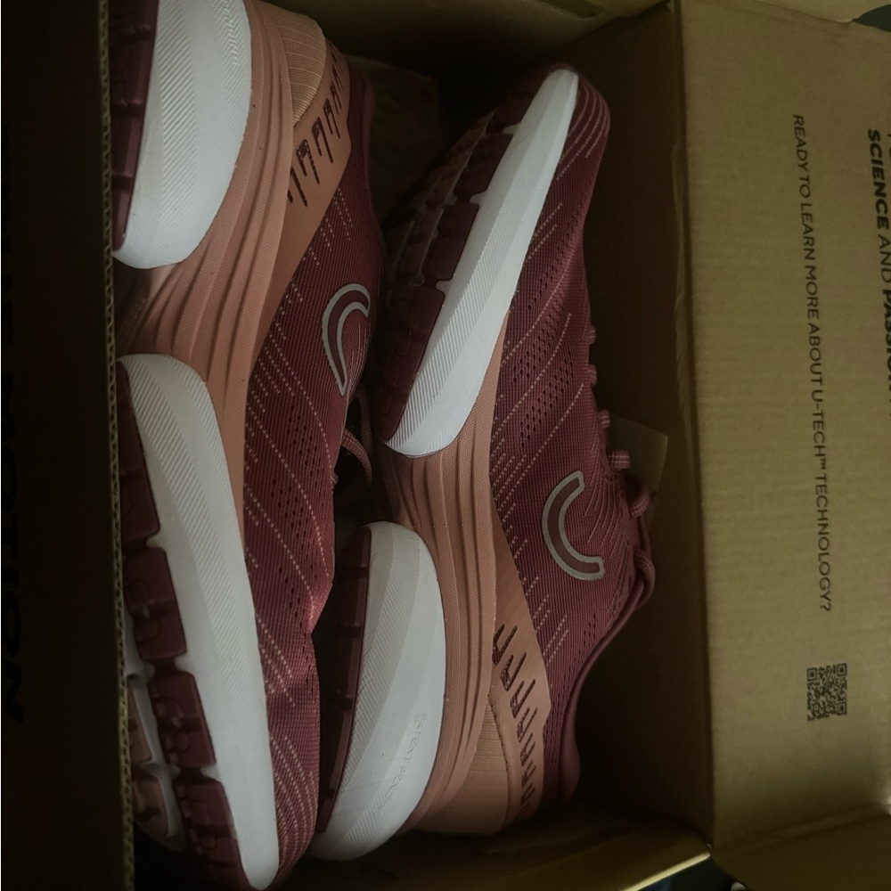 Women’s True Motion U‑Tech Nevos 3 Running Shoes – Size 8 – BNWT – HTF